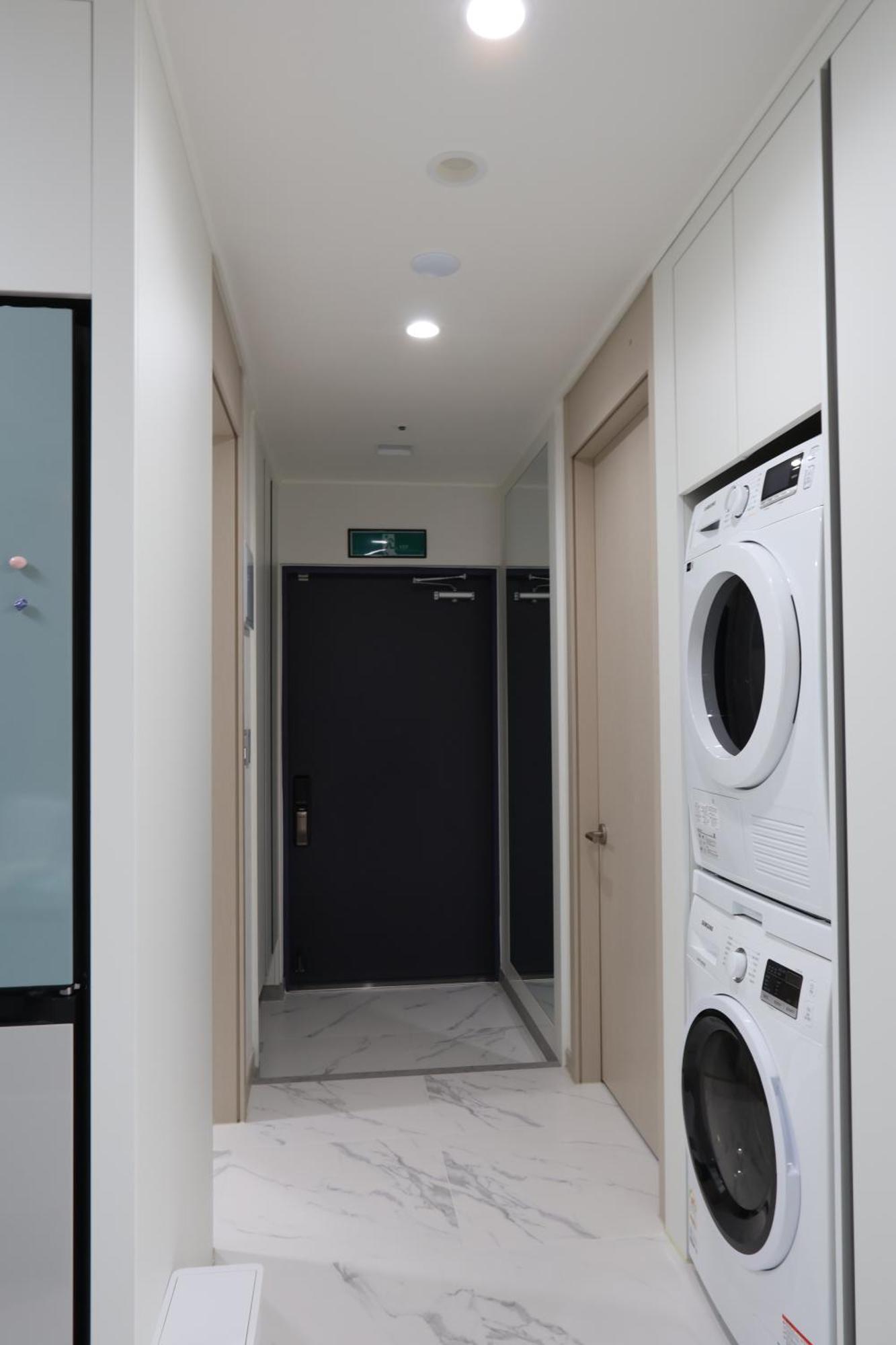 Apartment Hall,central